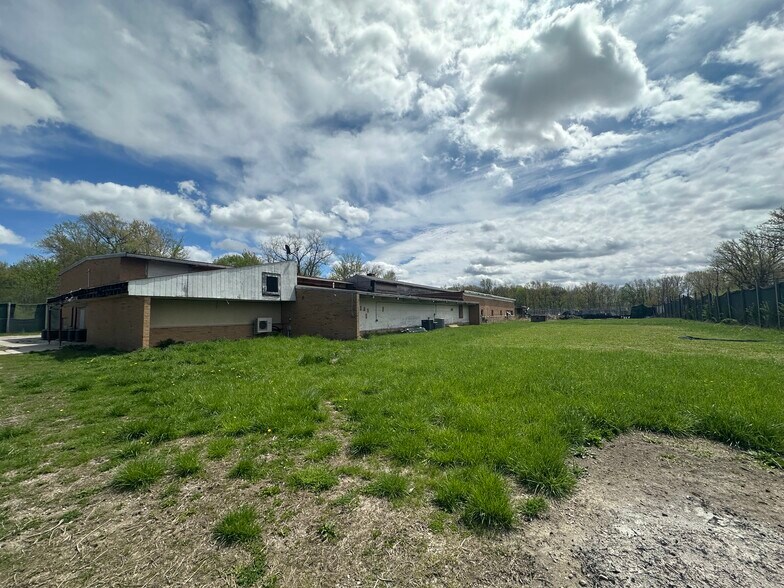 More Photos Of 1711 Banner Rd, Saginaw Industrial For Sale
