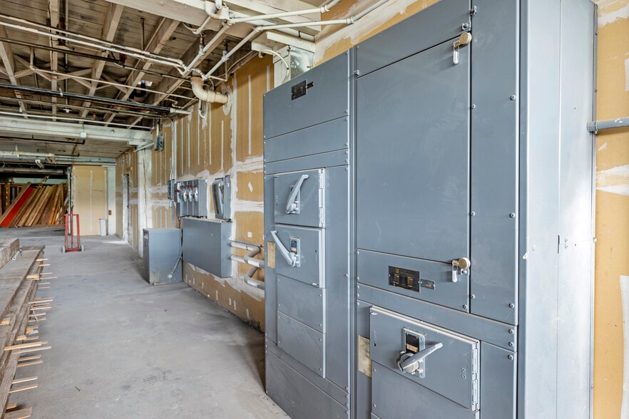 More Photos Of 5422 Shilshole Ave NW, Seattle Distribution For Lease