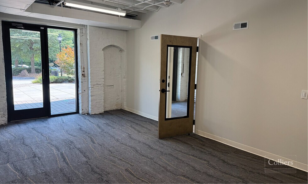 More Photos Of 1 Augusta St, Greenville Office Residential For Lease