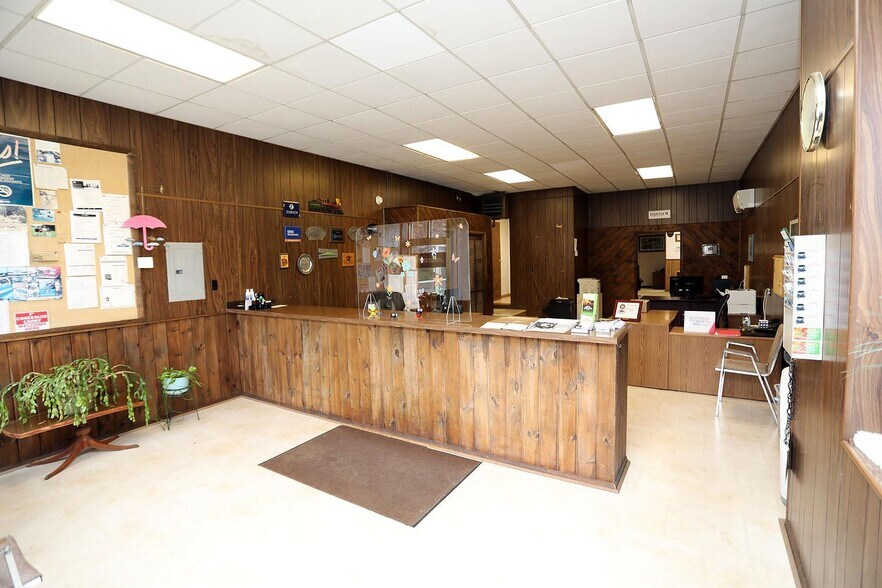 More Photos Of 5013 New York 52, Jeffersonville Auto Repair For Sale