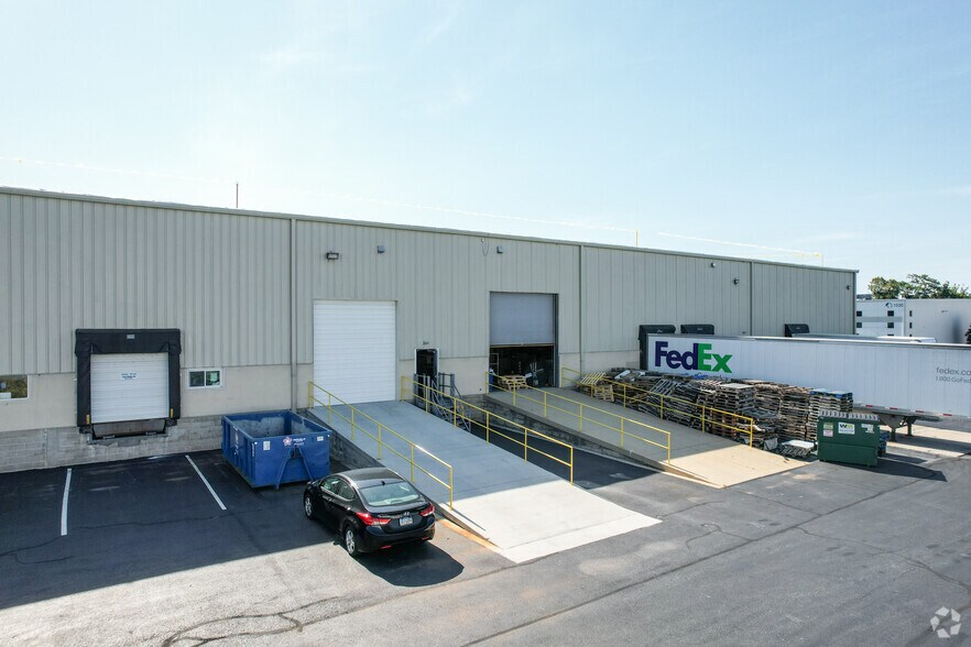 More Photos Of 1549 Bobali Dr, Harrisburg Distribution For Lease