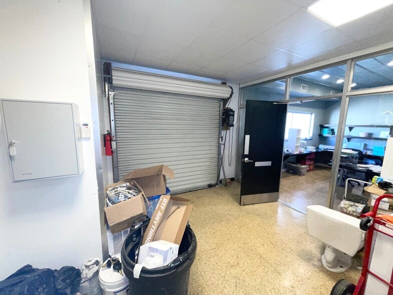 More Photos Of 1155 NE Cleveland St, Clearwater Office Residential For Lease