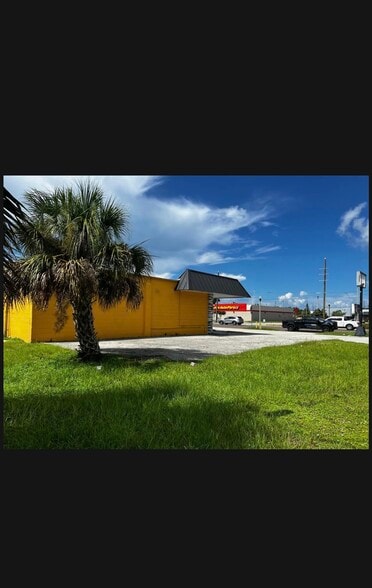 More Photos Of 2108 49th St S, Saint Petersburg Storefront For Sale