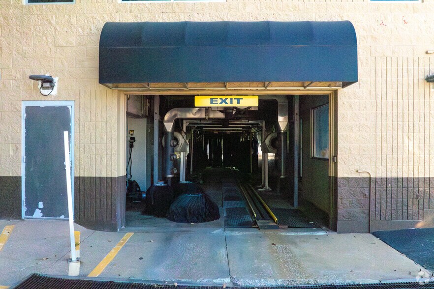 More Photos Of 10215 Watson Rd, Saint Louis Carwash For Lease