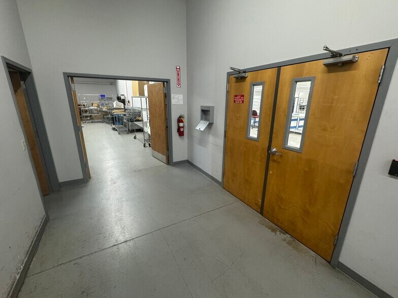 More Photos Of 796 N Sunnyside Rd, Decatur Office For Lease