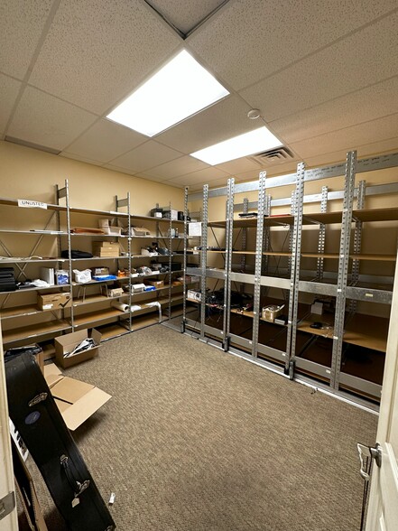 More Photos Of 5225 NE Chouteau Tfwy, Kansas City Freestanding For Lease