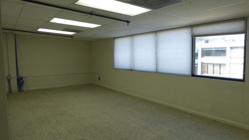 More Photos Of 34 Union Way, Vacaville Flex For Lease