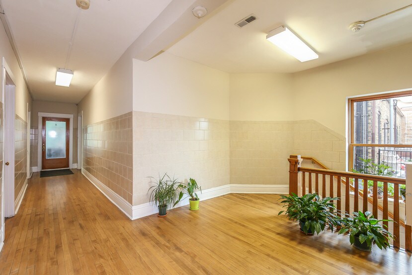 More Photos Of 706 Green Bay Rd, Glencoe Storefront Retail Office For Lease
