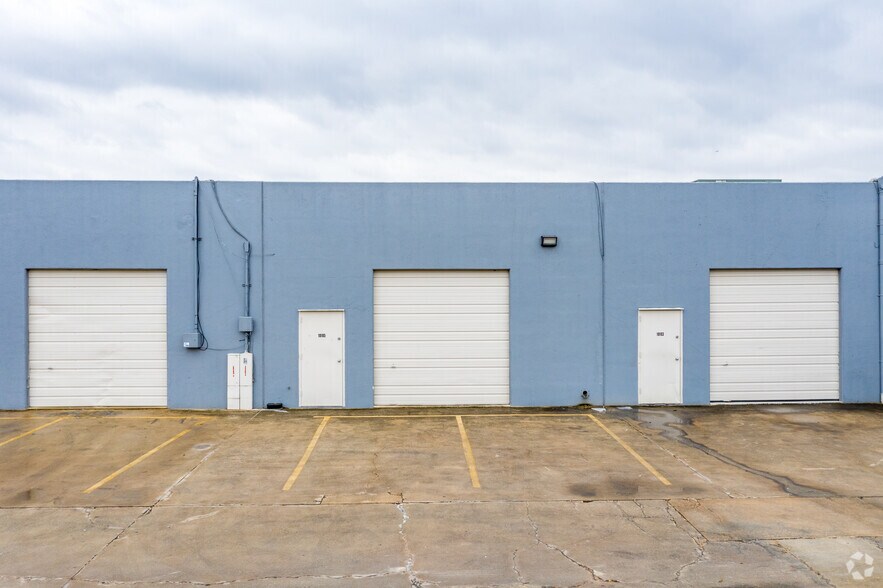 More Photos Of 9929 Broadway St, San Antonio Unknown For Lease