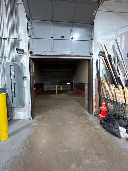 More Photos Of 4242 W Bryn Mawr Ave, Chicago Manufacturing For Lease