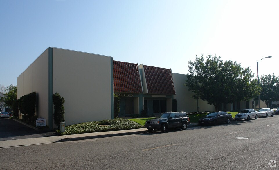 More Photos Of 10934-10940 Portal Dr, Los Alamitos Light Manufacturing For Lease