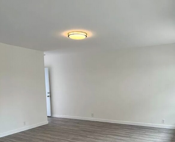 More Photos Of 14317 Haynes St, Van Nuys Apartments For Sale