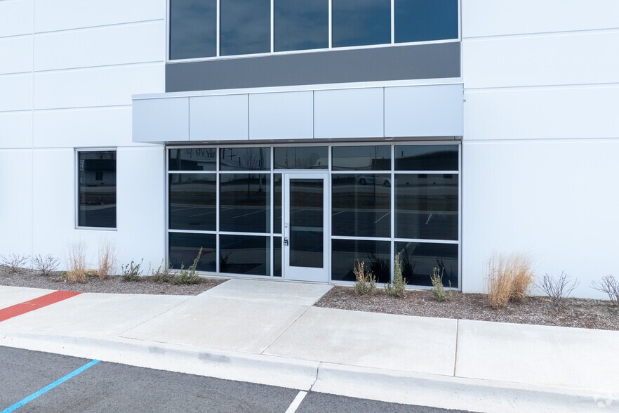 More Photos Of 8719 Mississippi St, Merrillville Distribution For Sale