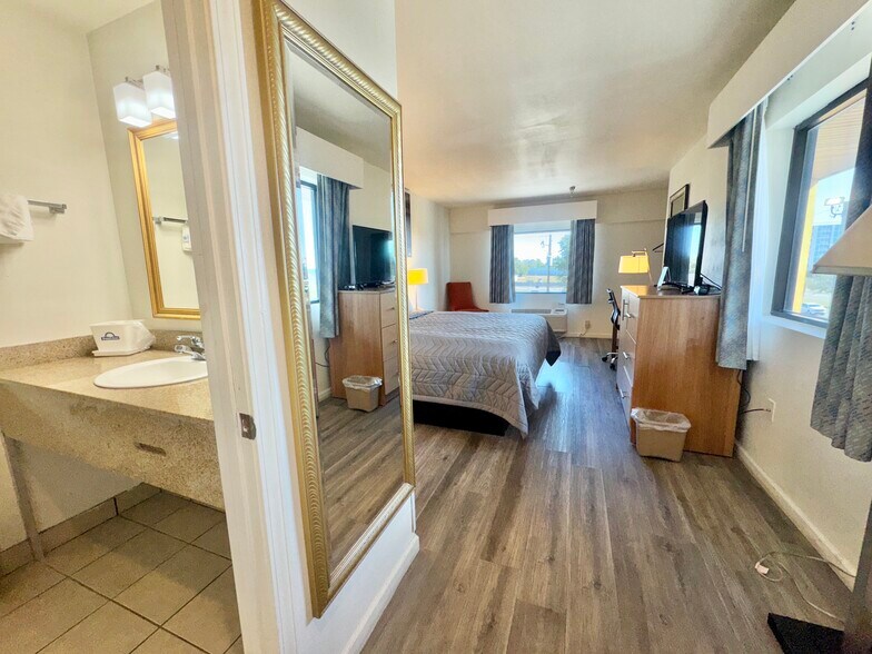 More Photos Of 1768 Beach Blvd, Biloxi Hotel For Sale