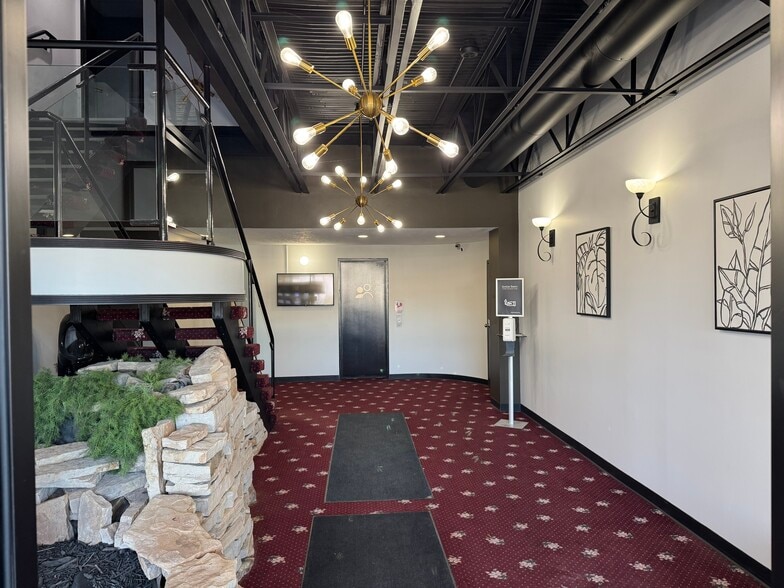 More Photos Of 1300 Cummins Rd, Des Moines General Retail For Lease