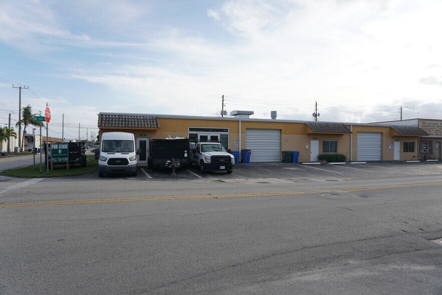 More Photos Of 1042-1048 NE 44th St, Oakland Park Industrial For Lease
