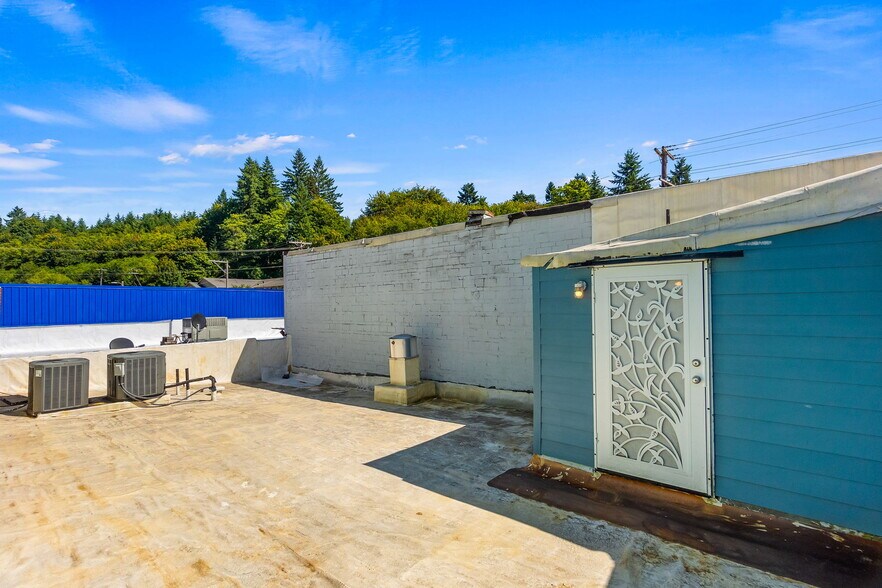 More Photos Of 202 NE 1st, Winlock Storefront Retail Office For Sale