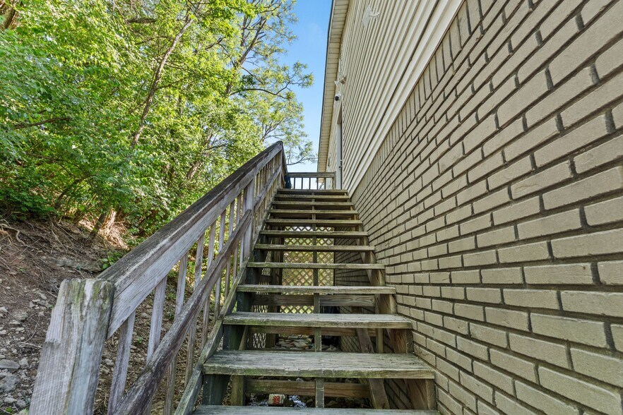 More Photos Of 808 Bypass Rd, Winchester Freestanding For Sale