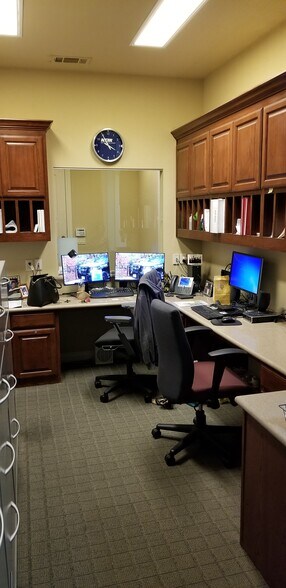 More Photos Of 7633 Bellaire Dr S, Fort Worth Medical For Sale