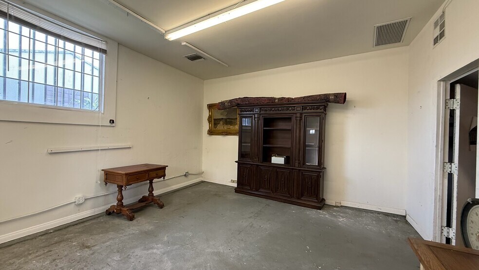 More Photos Of 4625 Exposition Blvd, Los Angeles Storefront For Lease