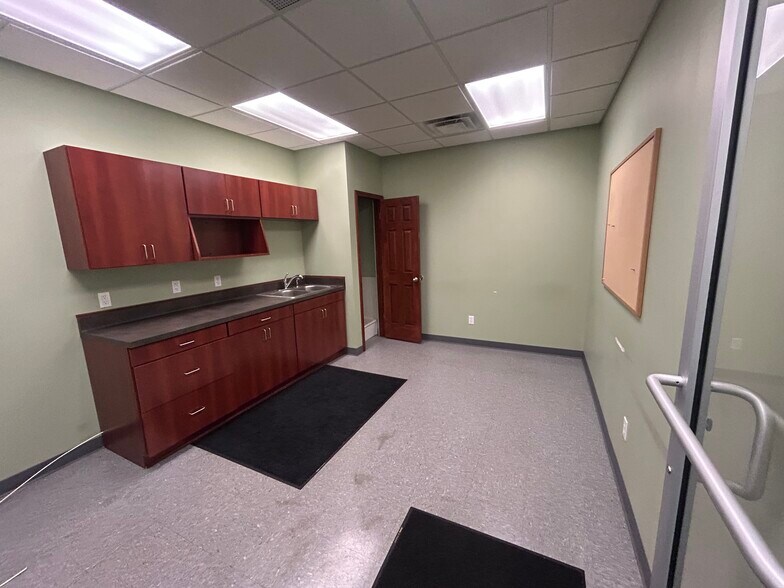 More Photos Of 826 N Martin Luther King Jr Dr, Jackson Freestanding For Sale