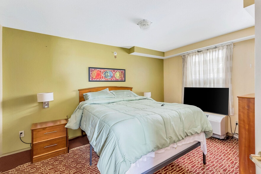 More Photos Of 4650 Cornell Rd, Blue Ash Hotel For Sale