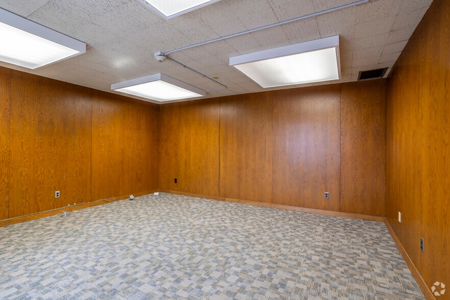 More Photos Of 3429 N Prospect Rd, Peoria Bank For Sale