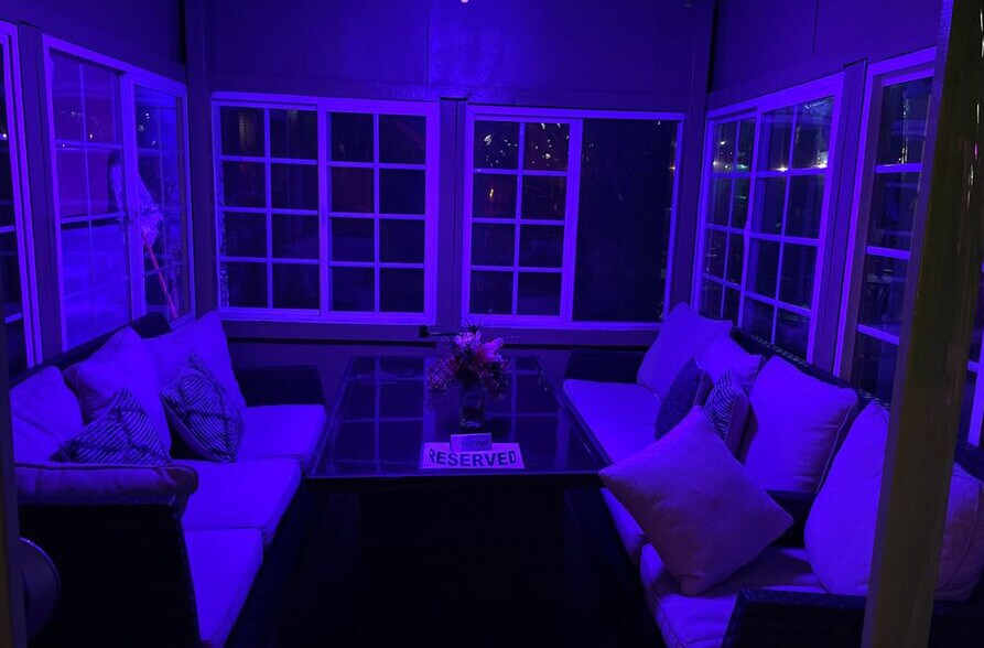 More Photos Of 6915 Foothill Blvd, Tujunga Restaurant For Lease