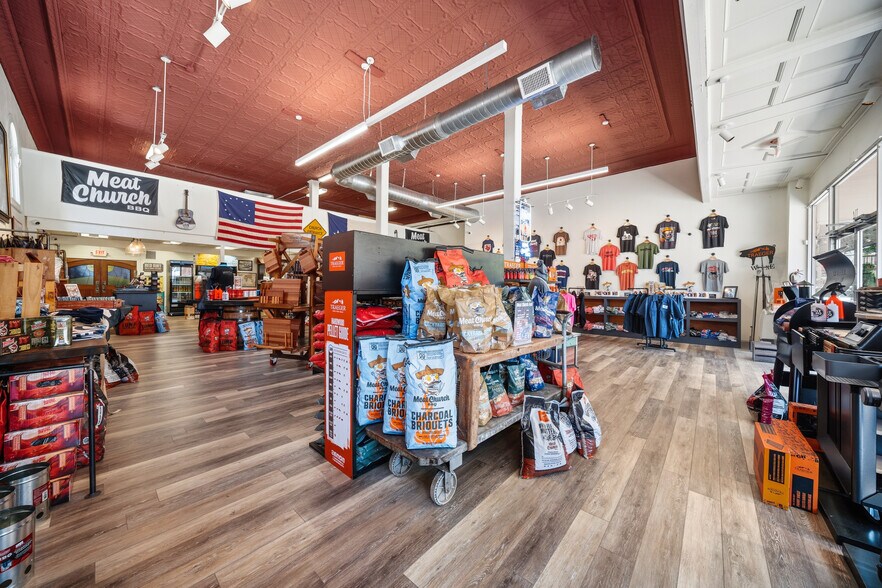 More Photos Of 114 W Main St, Waxahachie Storefront For Lease
