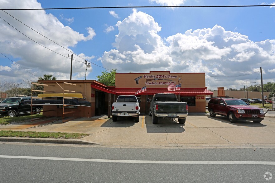 More Photos Of 324 S Main St, Wildwood Freestanding For Sale
