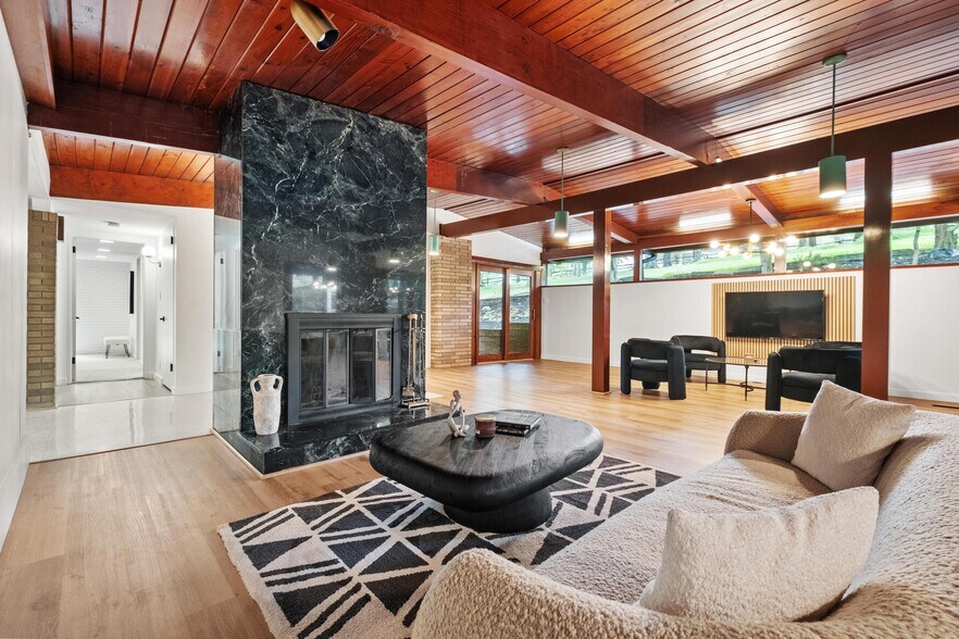 More Photos Of 176 Kingsview Dr, Weirton Showroom For Sale