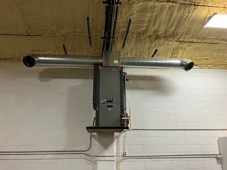 More Photos Of 5023 E Admiral Pl, Tulsa Warehouse For Sale