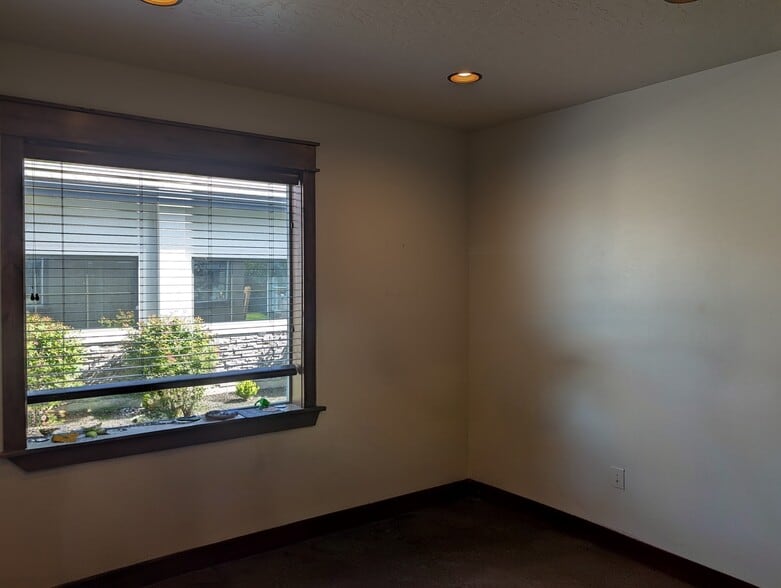 More Photos Of 2680 S Eagle Rd, Meridian Medical For Lease