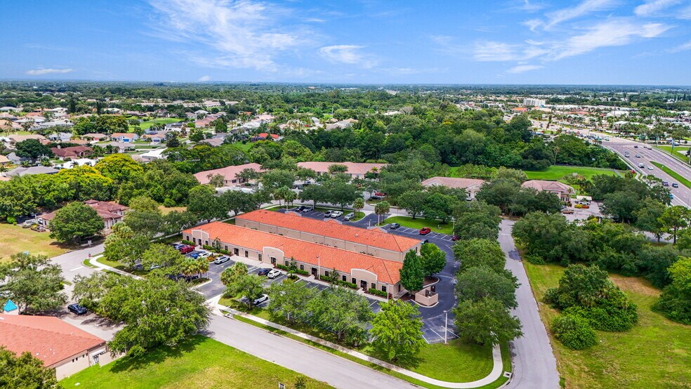 More Photos Of 3911 Golf Park Loop, Bradenton Office For Lease