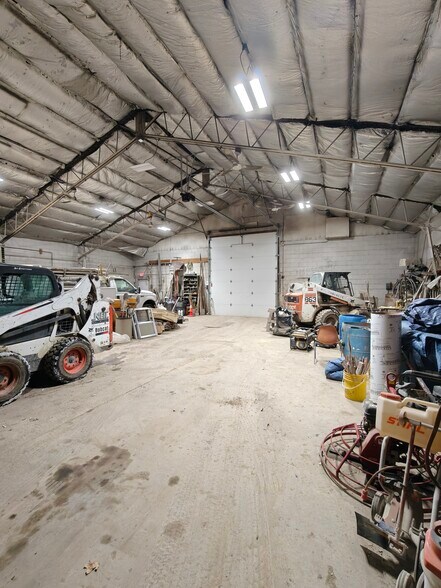 More Photos Of 4N351 Powis Rd, West Chicago Warehouse For Lease