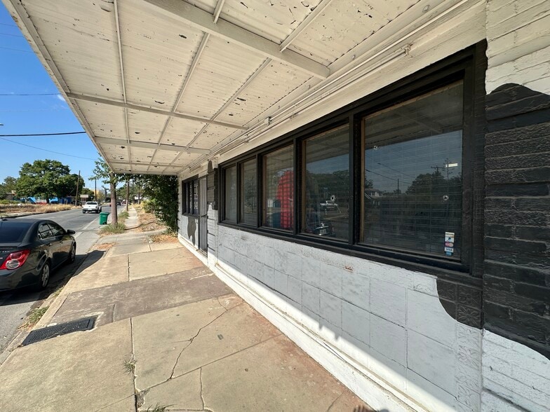 More Photos Of 1720 S Presa St, San Antonio Freestanding For Sale