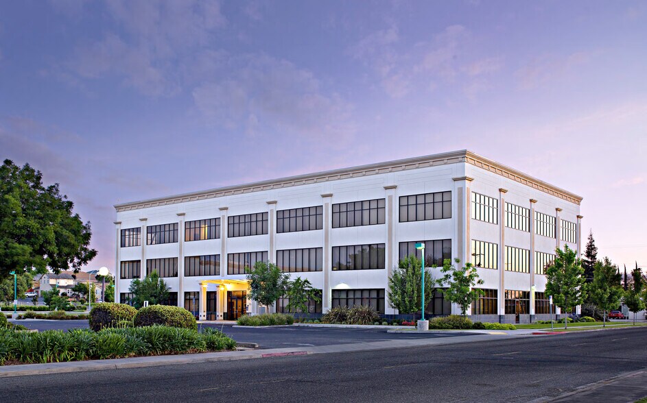 More Photos Of 1425 W H St, Oakdale Medical For Lease