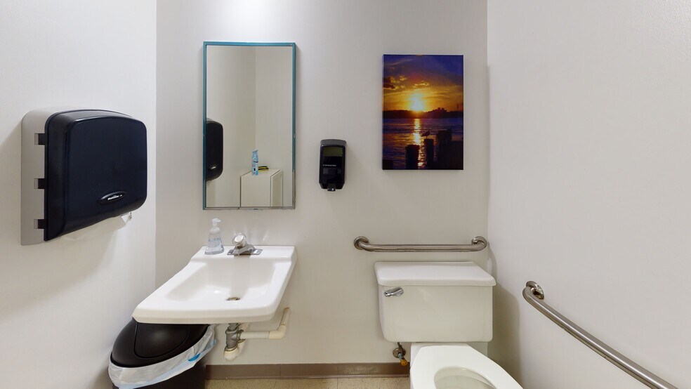 More Photos Of 2014 Renard Ct, Annapolis Showroom For Lease