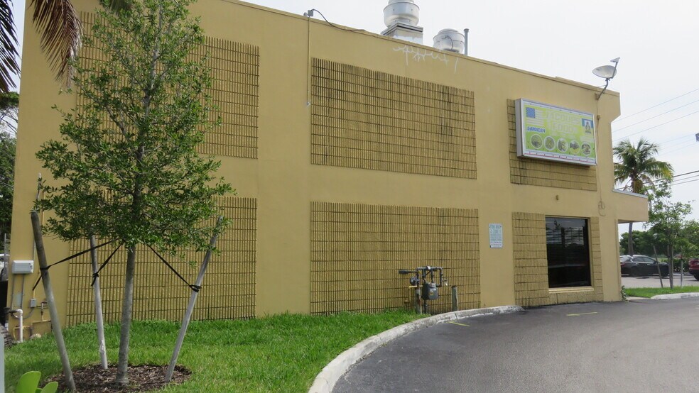 More Photos Of 2001 N Dixie Hwy, Pompano Beach Storefront Retail Office For Lease