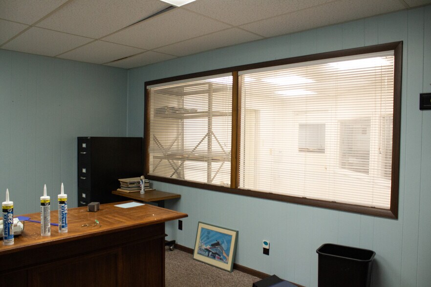 More Photos Of 645 Bellefontaine Ave, Marion Light Distribution For Sale