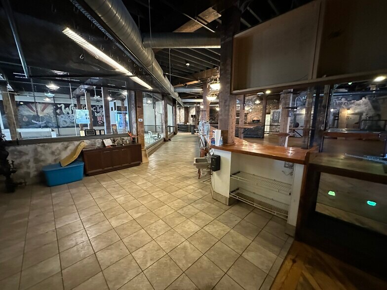 More Photos Of 638 Lake St, Wilson Freestanding For Lease