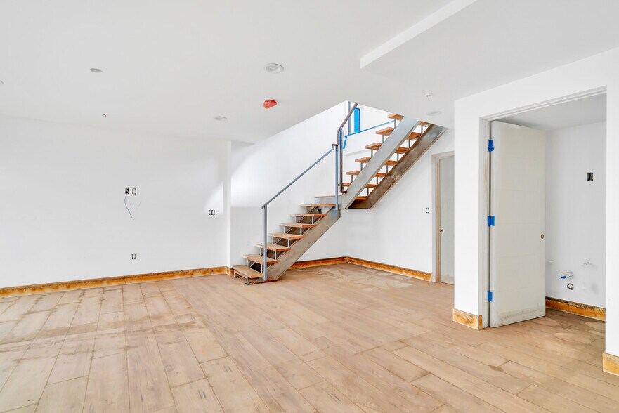 More Photos Of 506 Westminster Ave, Venice Apartments For Sale