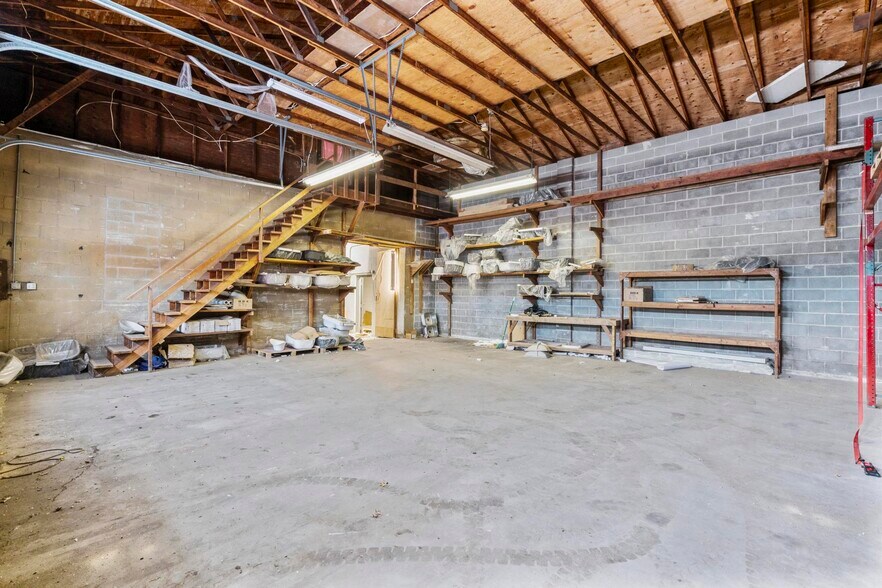 More Photos Of 62 Newton Ave, Plainville Auto Repair For Lease