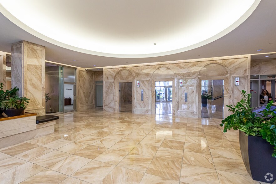 More Photos Of 1420 Blair Towers Pl, Ottawa Office For Lease