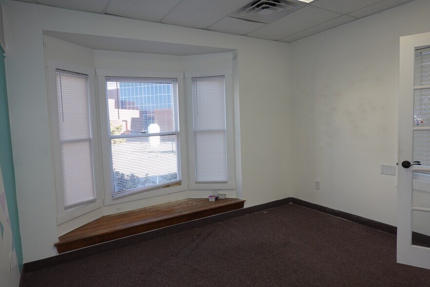 More Photos Of 100 Bridge St, Hampton Office For Lease
