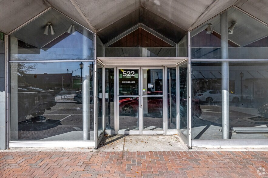More Photos Of 522-530 13th St W, Bradenton Freestanding For Sale