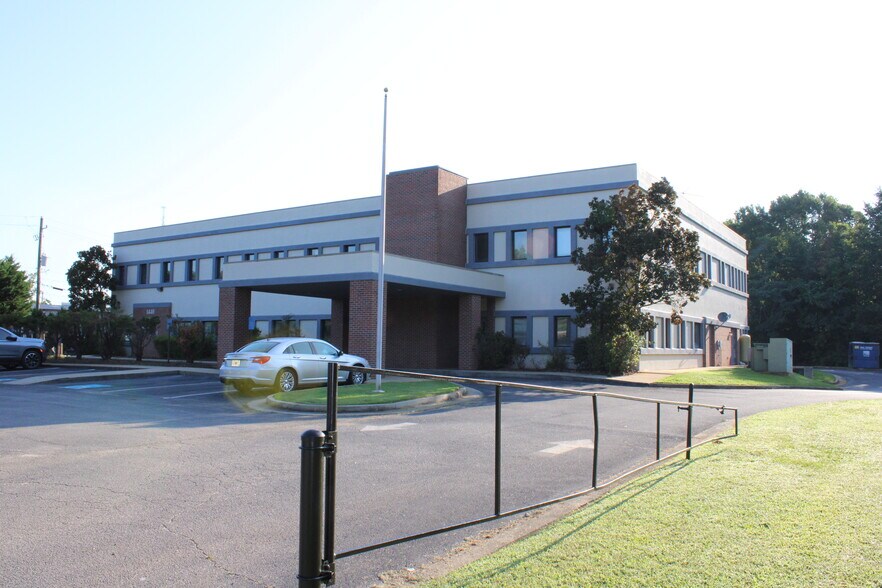 More Photos Of 1440 N Chase St, Athens Medical For Lease