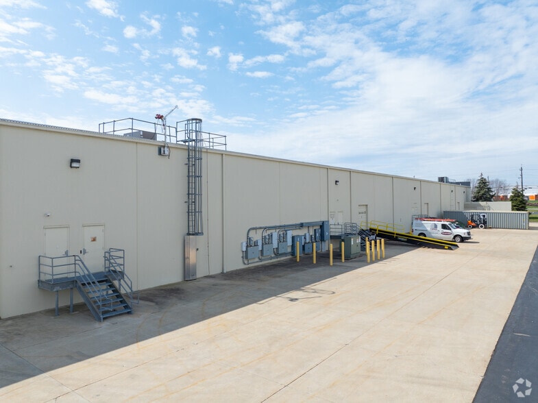 More Photos Of 8816-8840 Beckett Rd, West Chester Warehouse For Lease