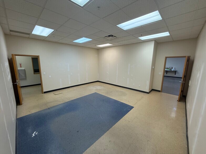 More Photos Of 9219-9255 E River Rd NW, Coon Rapids Flex For Lease