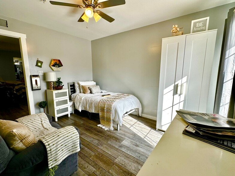 More Photos Of 4701 W Laurel Ln, Glendale Assisted Living For Sale